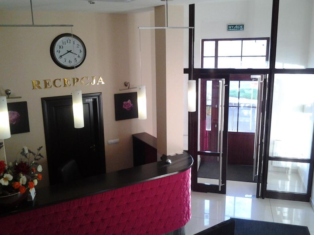 Hotel Skarpa Сейни Екстер'єр фото