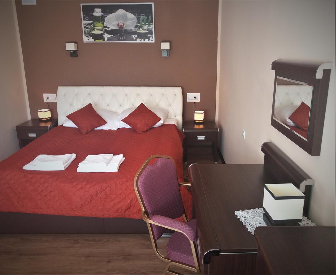 Hotel Skarpa Сейни Екстер'єр фото